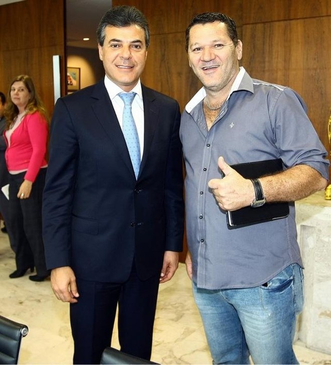 Em uma das fotos com o governador, quem sempre acompanhou em eventos oficiais e informais. Caramori fotografava Richa até nas corridinhas às margens do Igapó, quando ele vem a Londrina |