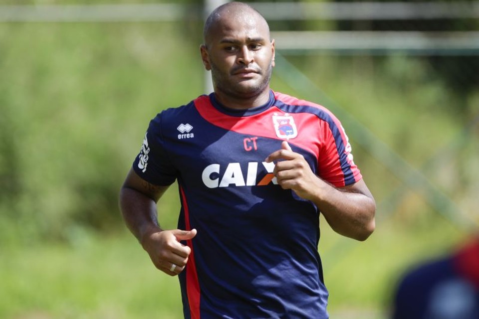 Paulo Henrique chegou para a pré-temporada do Paraná dois quilos acima do peso ideal | Daniel Castellano / Gazeta do Povo