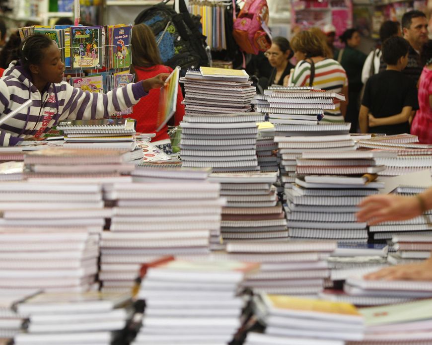 Variação de preços de materiais escolares na internet pode chegar a 2.000%. | Jonathan Campos/Gazeta do Povo