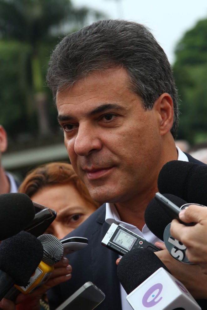 A campanha vai ser dura. O governador aposentado [Roberto Requião] não respeita ninguém-Beto Richa, em debate eleitoral | 