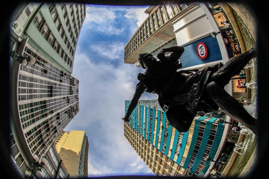 Rua XV, em Curitiba: entre as mais caras do mundo, mas mais em conta do que outras capitais brasileiras. | Daniel Casetellano/Gazeta do Povo