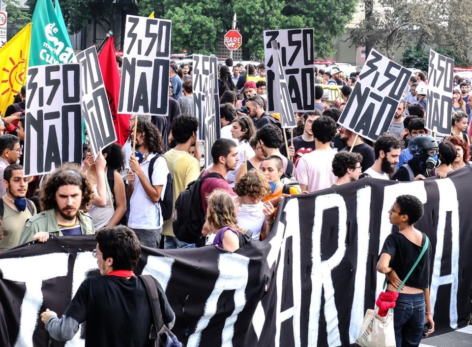 O ato desta sexta foi organizado pelo Movimento Passe Livre e reunia em torno de 500 pessoas, segundo estimativa da Polícia Militar | Rafael Neddermeyer/Fotos Públicas