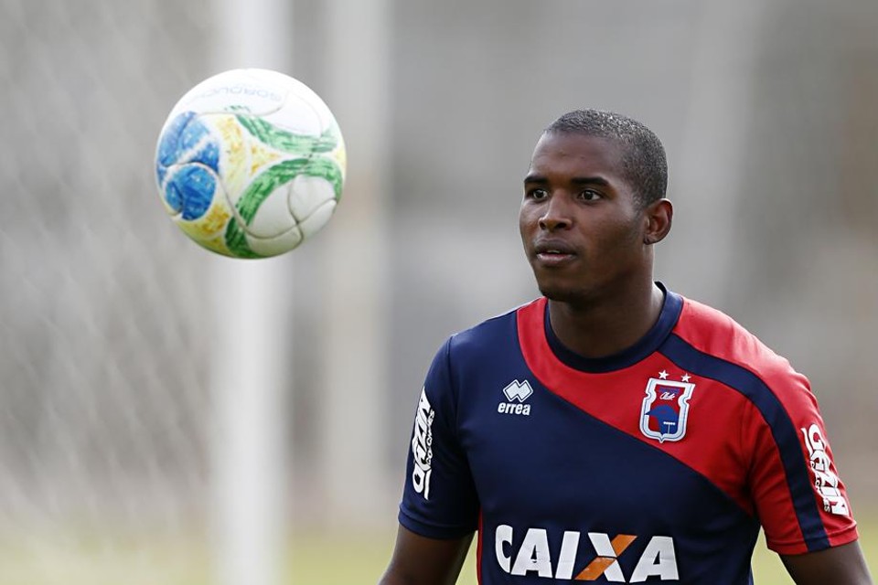Destaque do Paraná na Série B, atacante Adaílton jogará em 2015 no Japão | Albari Rosa/ Gazeta do Povo
