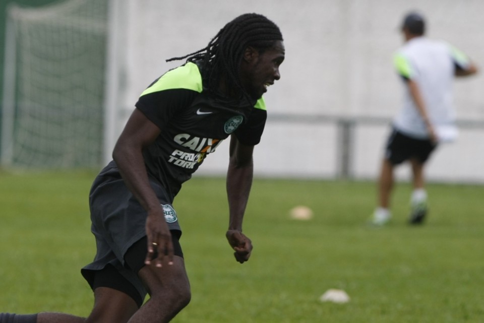 Negueba, ex-Flamengo, é 
um dos reforços do Coritiba para a temporada 2015 | Aniele Nascimento/Gazeta do Povo