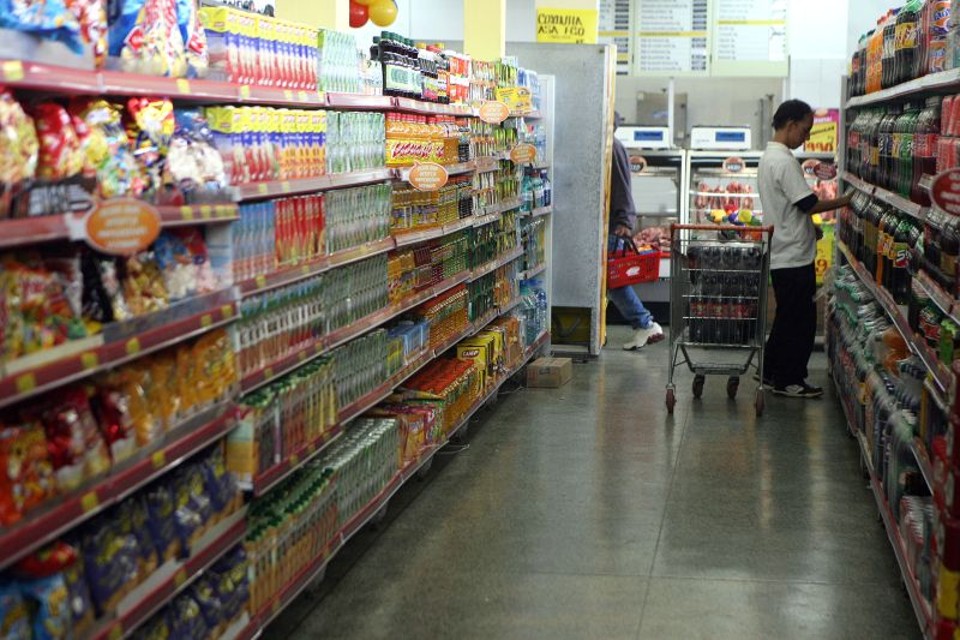 Pequenas lojas das grandes redes faturaram US$ 250,1 milhões no Brasil em 2014 | Hedeson Alves/Gazeta do Povo