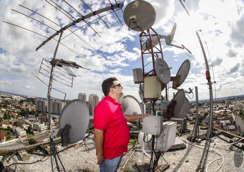 Joseph Gardemann Filho: terraço do prédio abriga antenas de telefonia | Daniel Castellano/Gazeta do Povo