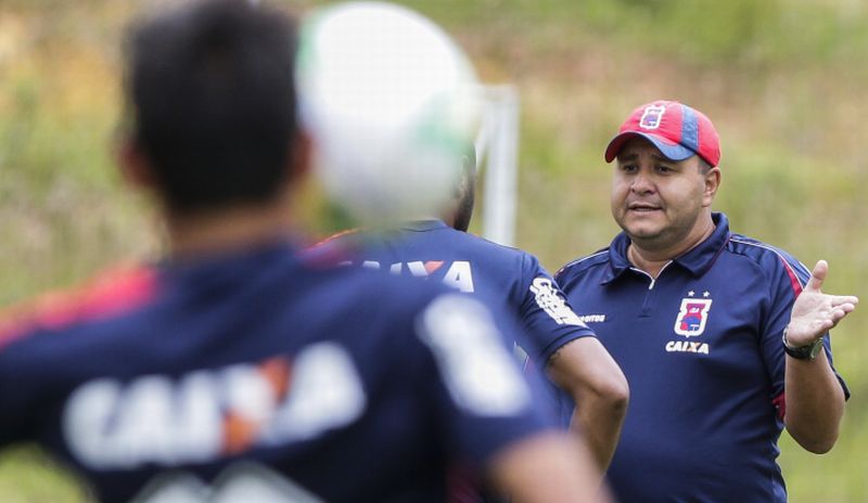 Atraso no registro dos reforços na CBF bota por água abaixo o planejamento do técnico Luciano Gusso para a estreia no Paraná no Estadual | Daniel Castellano / Gazeta do Povo