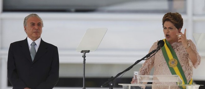 Dilma Rousseff discursa ao lado do vice-presidente Michel Temer |