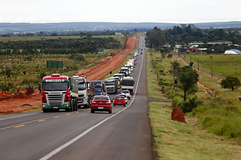 Escoamento da safra de grãos no Mato Grosso ocorre ao lado das obras de duplicação da BR-163 | Albari Rosa/gazeta Do Povo