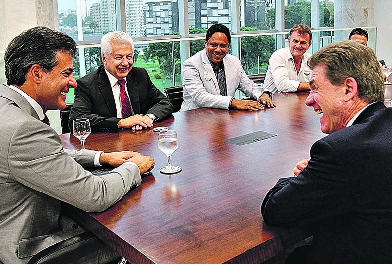 Richa e Chinaglia, 1º à esq. de Beto: "Disputas ficaram para trás" | Daniel Castellano/Gazeta do Povo