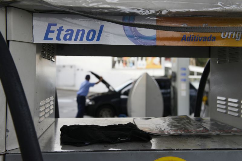 Conforme o levantamento da ANP, o litro do etanol equivale a 68,47% do preço da gasolina no Paraná | Henry Milleo/Gazeta do Povo