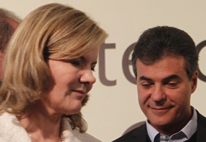 Gleisi x Richa: A corrida pelo Palácio Iguaçu no ano passado foi marcada, novamente, pela discussão sobre a liberação ou não de empréstimos para o Paraná. Candidato à reeleição, Beto Richa (PSDB) passou boa parte do período eleitoral acusando a petista Gleisi Hoffmann, então ministra-chefe da Casa Civil do governo Dilma Rousseff (PT), de 