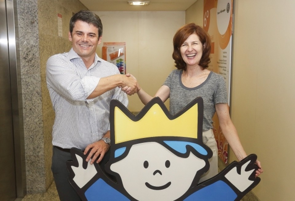 O vice-presidente da rede de farmácias Panvel, Julio Mottin Neto, esteve em Curitiba nesta semana para entregar à diretora-executiva do Complexo Pequeno Príncipe, Ety Cristina Forte Carneiro, um cheque no valor de R$ 99.186,11. A doação é resultado da campanha "Troco Amigo" que pela quarta vez consecutiva beneficia o hospital infantil | Valterci Santos