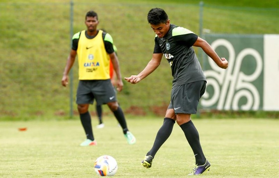 Raphael Lucas, criado na base, espera se firmar no Coritiba | Hugo Harada / Gazeta do Povo