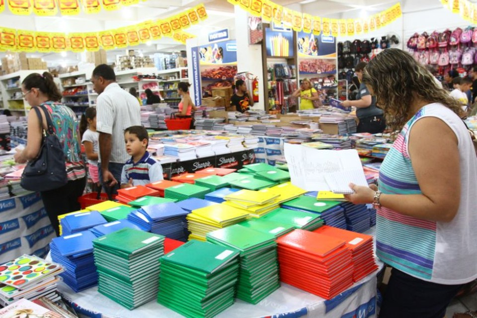 Junto com outros gastos, como IPTU e IPVA, material escolar também pressiona o orçamento das famílias no início do ano. | Roberto Custódio/Jornal de Londrina