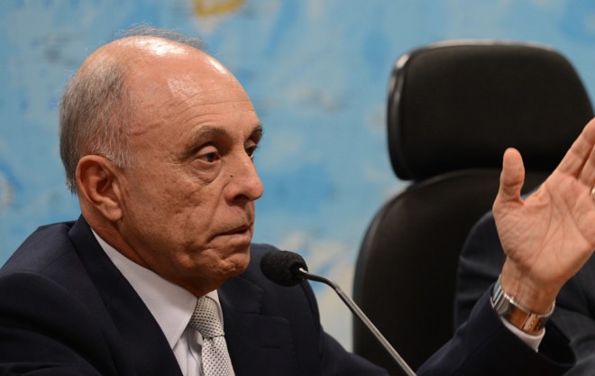 Gabinete de Segurança Institucional José Elito Siqueiro Responsável pelo Gabinete de Segurança Institucional durante o primeiro mandato da presidenta Dilma Rousseff, o general José Elito Carvalho Siqueira será mantido no cargo. Antes de assumir o cargo, José Elito foi chefe de Preparo e Emprego do Ministério da Defesa e comandou a Missão de Estabilização das Nações Unidas no Haiti (Minustah) em 2006 e 2007. Também foi diretor de Recursos Humanos do Exército, de 2002 a 2004, comandante da Aviação do Exército, de 2000 a 2002, e da 16ª Brigada de Infantaria de Selva, de 1999 a 2000. Nascido em Aracaju, em 1946, ingressou nas Forças Armadas aos 20 anos e graduou-se mestre e doutor em ciências militares. | 