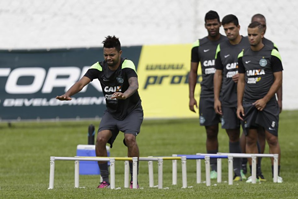Recém-chegado do Santos, o atacante Giva é um dos exemplos de contrato por produtividade que o Coritiba pretende adotar como hábito no Alto da Glória. | Felipe Rosa / Tribuna