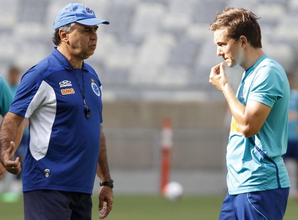 Marcelo Oliveira e Dagoberto se desentenderam no Cruzeiro e técnico indicou o jogador para o Coritiba. Raposa admite liberá-lo de graça. | Washington Alves/Light Press/Textual
