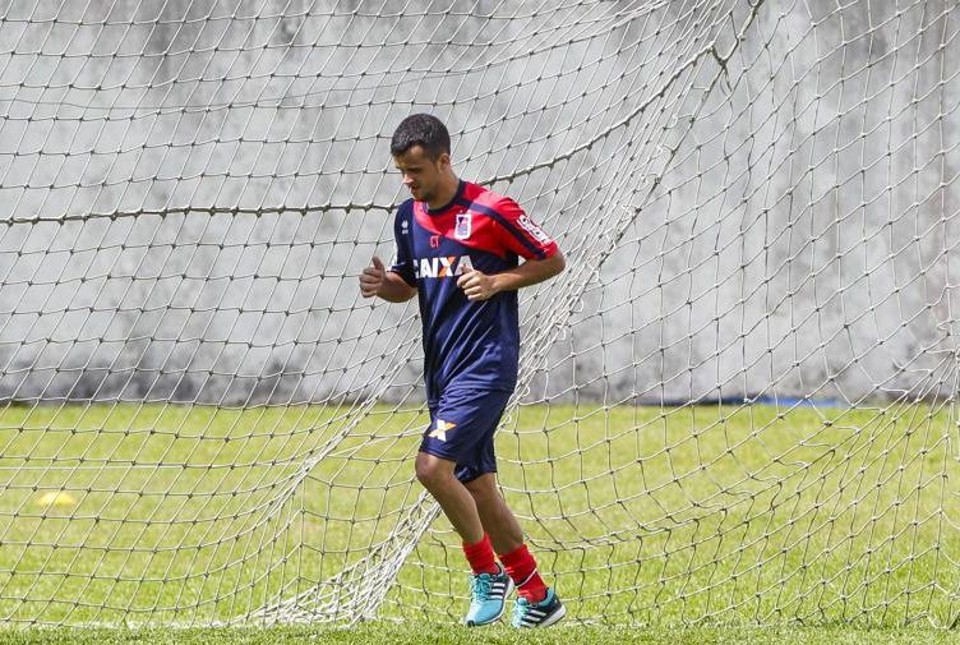 Rubinho passou por artroscopia no joelho | Daniel Castellano / Gazeta do Povo