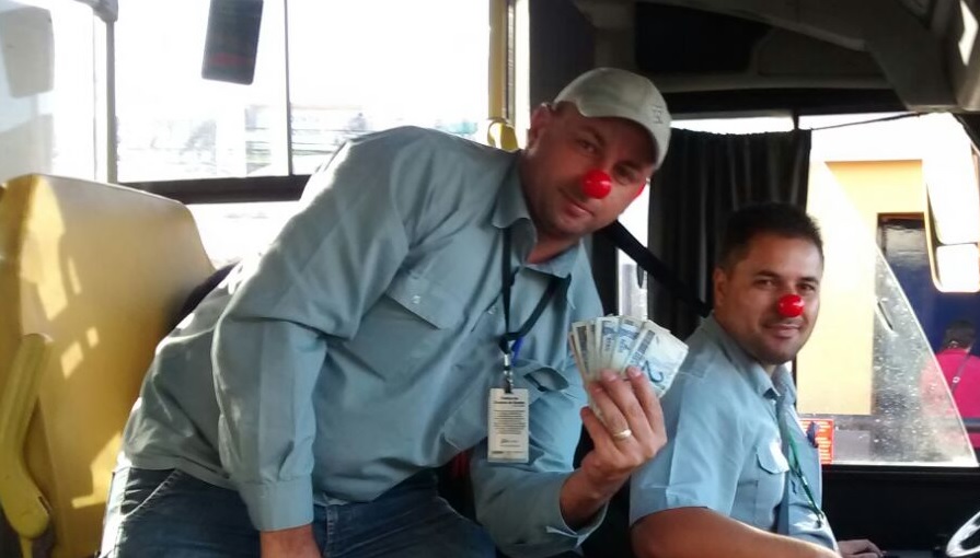 O Sindimoc diz que a indignação tomou conta da categoria. No site do sindicato, fotos de trabalhadores protestando com nariz de palhaço foram publicadas | Sindimoc/Divulgação