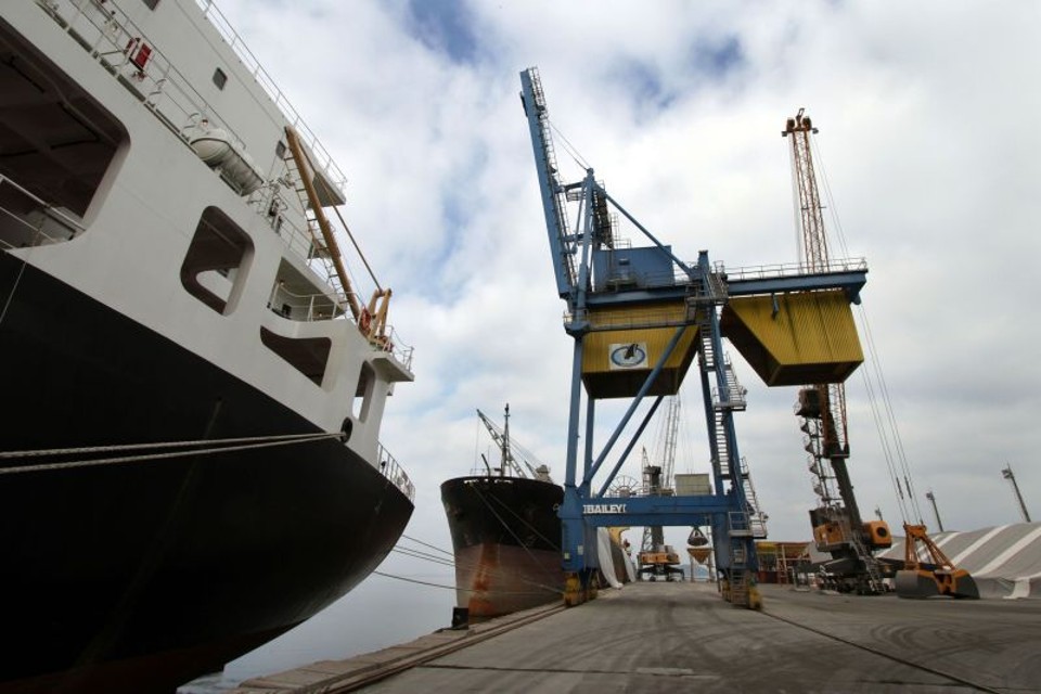 A expectativa é que as obras dobrem a capacidade de descarregamento de fertilizantes do Porto de Antonina | Divulgação/Appa