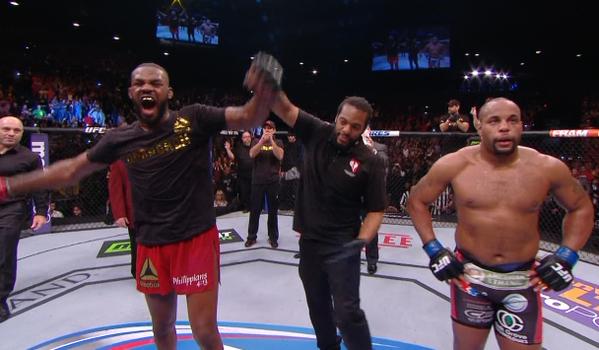 Jon Jones venceu Daniel Cormier no UFC 182 | Reprodução