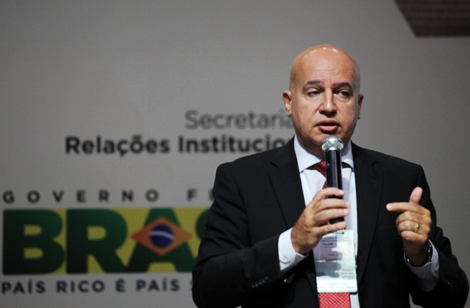 Controladoria-Geral da União -Valdir Simão Auditor de carreira da Receita Federal, Valdir Simão foi secretário executivo da Casa Civil da Presidência desde o início de 2014. O novo ministro da CGU já assessorou a presidenta Dilma, coordenando o Gabinete Digital da Presidência e presidiu o Instituto Nacional de Seguro Social (INSS), além de ter sido secretário de Fazenda do Distrito Federal. | 