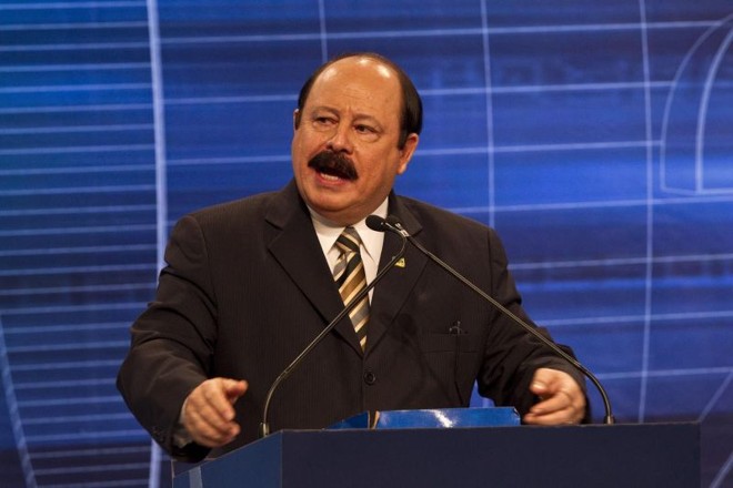 Até onde eu saiba, aparelho excretor não reproduz-Levy Fidelix, candidato do PRTB à Presidência, durante debate | 