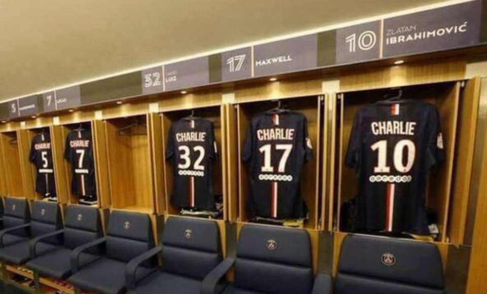 Paris Saint-Germain jogará com a inscrição "Charlie" nas costas em homenagem às vítimas dos terroristas islâmicos | reprodução Twitter