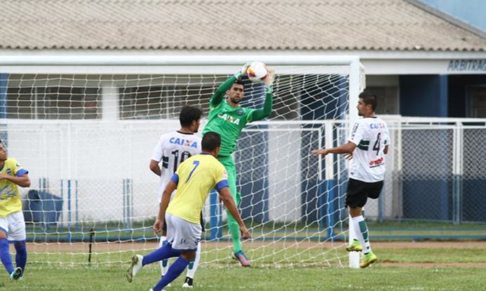 Vaná estreou como titular no Coritiba e agradou o técnico Marquinhos Santos | Rubem Vital / Jornal de Londrina
