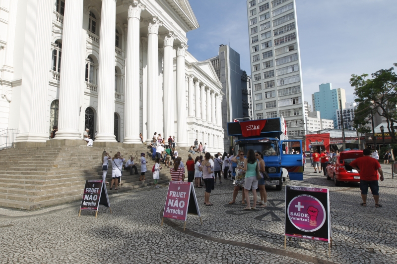 Mais servidores para atender o povo é o desejo dos trabalhadores | Antonio More/Gazeta do Povo