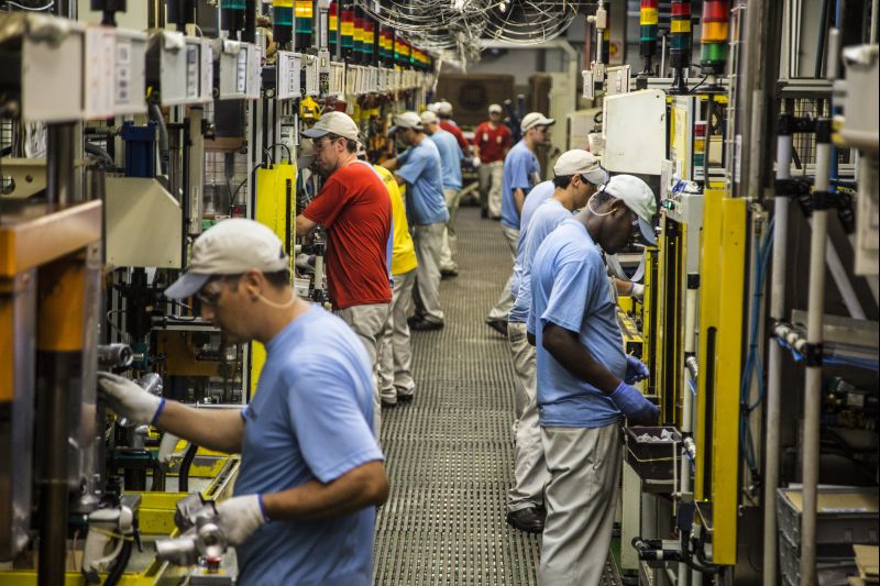 Retração nos postos de trabalho industriais do Paraná chegou 4,3% em novembro, segundo o IBGE | Brunno Covello/Gazeta do Povo