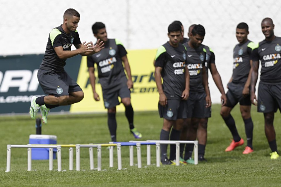 Rodolfo não quer saber de comparação com Alex: "não joguem esse peso em cima de mim". | Felipe Rosa/ Tribuna do Paraná