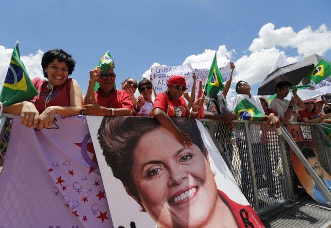 Pessoas aguardam posse de Dilma | 