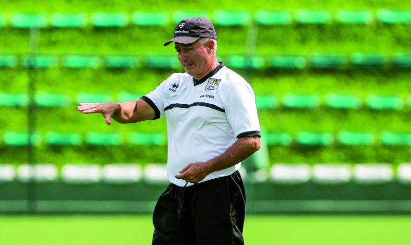 Ary Marques, treinador do J. Malucelli | Marcelo Andrade / Gazeta do Povo