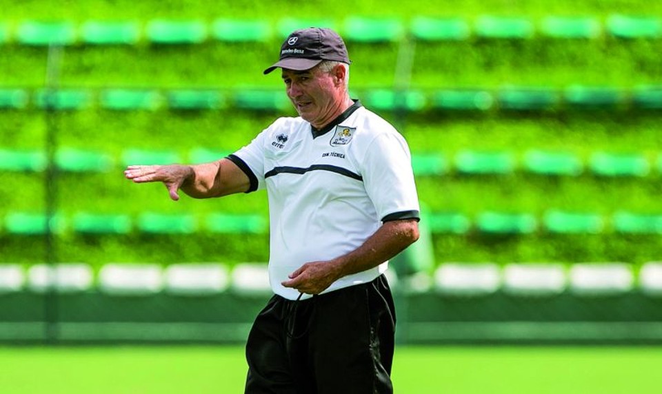 Ary Marques, treinador do J. Malucelli | Marcelo Andrade / Gazeta do Povo