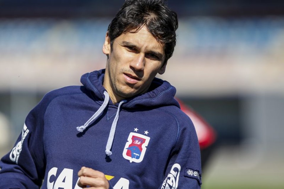 Lúcio Flávio teve o contrato encerrado em dezembro e ainda não definiu seu futuro no Paraná. | Henry Milléo/Gazeta do Povo