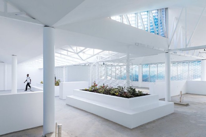 Uma clínica inovadora em Porto Príncipe deixa a brisa entrar e foi construída com materiais e mão-de-obra locais | 