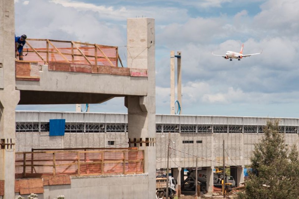 Obras do terminal complementar de passageiros do Aeroporto Afonso Pena seguem a todo vapor. Já a concessão do terminal aéreo da Grande Curitiba deve ficar para o ano que vem | Lucas Pontes/Gazeta do Povo