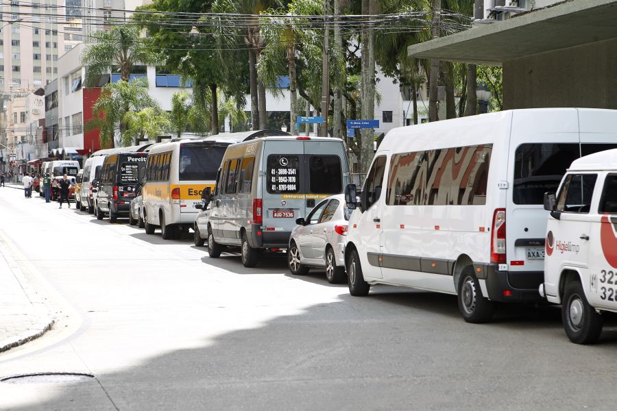Transporte alternativo continua caso os ônibus não cumpram a determinação da Justiça | Antonio More/Gazeta do Povo