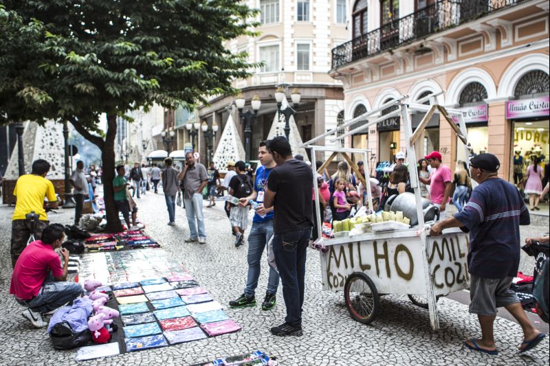 Em novembro, trabalhadores informais representaram 32,45% dos total de brasileiros ocupados | Brunno Covello/Gazeta do Povo