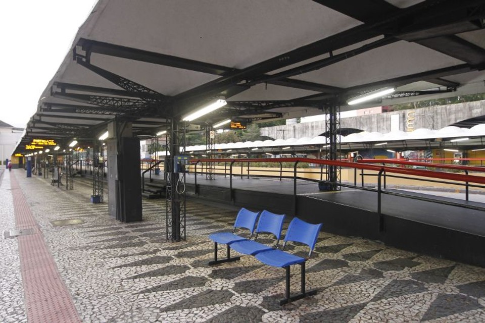 Terminal do Portão,ontem. Nenhum ônibus circulou | Antônio More/Gazeta do Povo