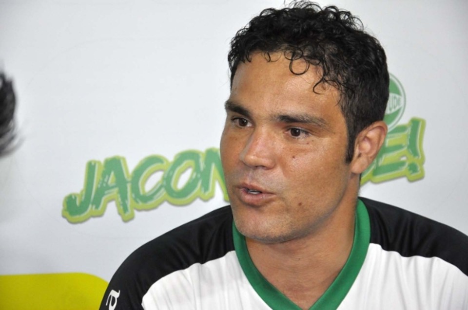 Diego/Idade: 35 anos /Posição: goleiro /Quem te viu: Bola de Prata em 2002, pelo Juventude, foi o goleiro do Atlético nos vices do Brasileiro de 2004 e da Libertadores de 2005. /Quem te vê: Está de volta ao Juventude. |