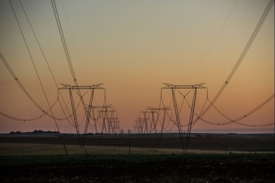 Entre as medidas estruturantes estaria a volta de parte dos encargos do setor elétrico para as contas de luz | Brunno Covello/Gazeta do Povo
