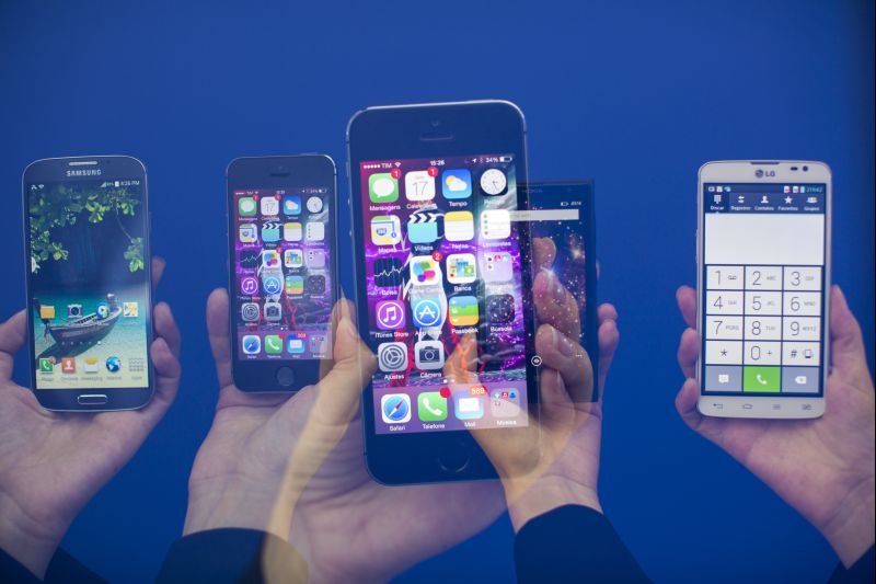 A teledensidade, ao final do ano, era de 137,96 acessos por cem habitantes | Brunno Covello/Gazeta do Povo