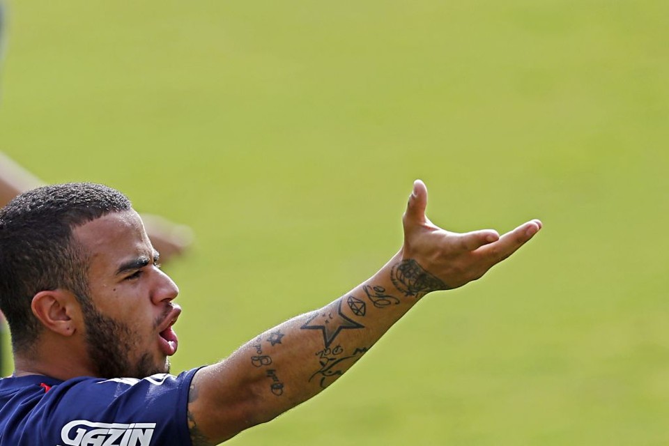 Formado no Ninho da Gralha, Carlinhos deve ser titular no início do Campeonato Paranaense. | Albari Rosa/ Gazeta do Povo