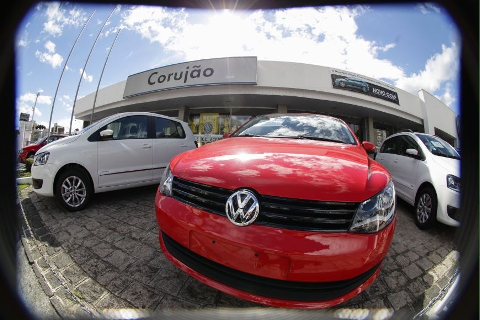 Foi o segundo ano seguido de queda nas vendas de veículos novos. | Daniel Castellano/Agência de Notícias Gazeta do Povo