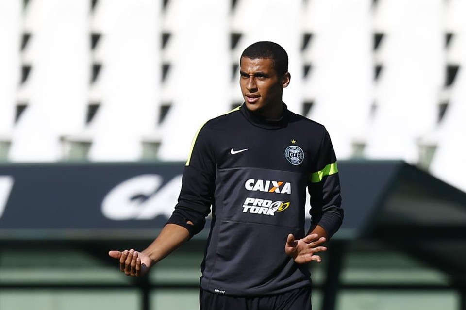 Para Welinton, conjunto do Coxa ficou mais forte em 2015 | Felipe Rosa / Tribuna