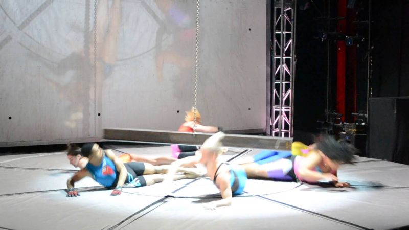 Cena de Forces, montagem de maior vigor físico na grade deste ano | Divulgação