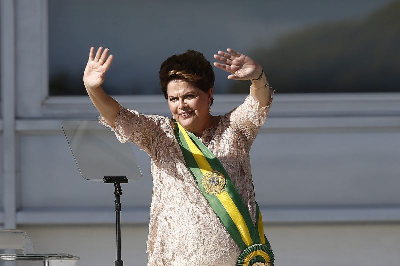 Dilma Rousseff cumprimenta eleitores após discurso no parlatório | Marcelo Sayão/EFE